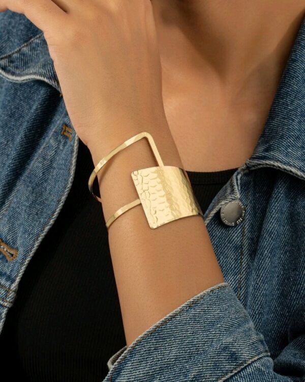 322601384_1252703538647402_8667266551073695931_n Bracelet Design Asymétrique