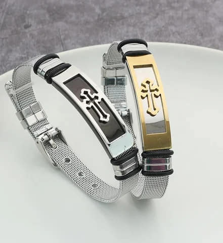333701745_1907893149547102_3905803991403435211_n Bracelet Chrétien en acier inoxydable Doré