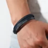 Bracelet tressé en couches magnétiques bleu marine